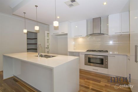 8 Atkins Pde, Hammond Park, WA 6164