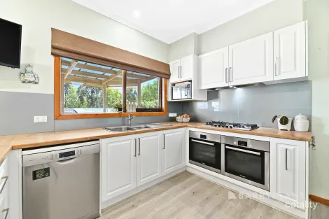 Property photo of 8 Glover Court Berwick VIC 3806
