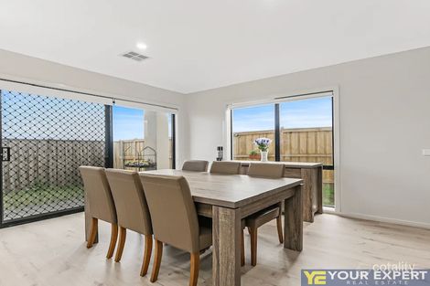 Property photo of 38 Stature Avenue Clyde North VIC 3978