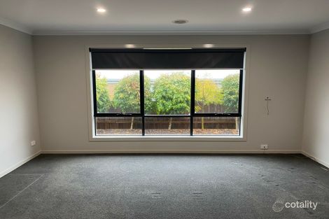 Property photo of 8 Five Mile Way Woodend VIC 3442