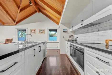 Property photo of 22 Canterbury Road Warrnambool VIC 3280