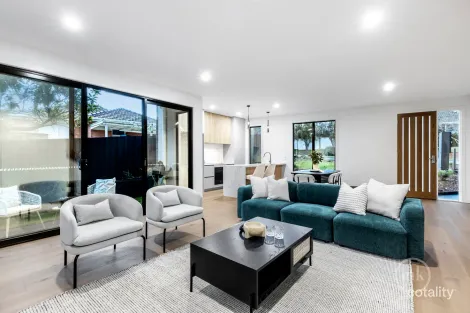 Property photo of 1/31 Cooinda Crescent Watsonia VIC 3087