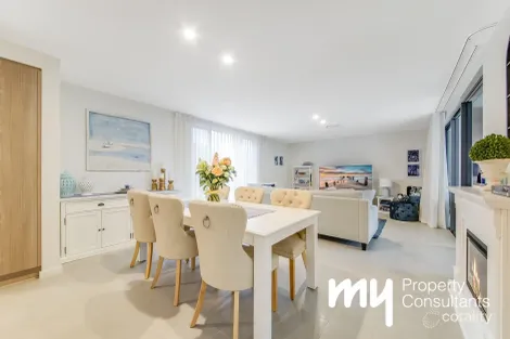 Property photo of 4 Florian Boulevard Gledswood Hills NSW 2557