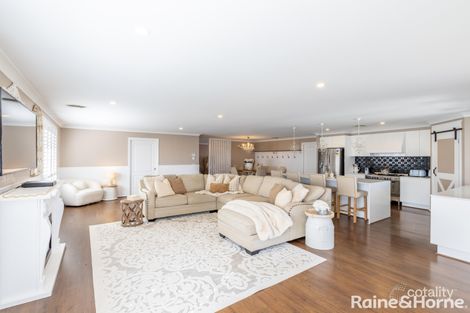 Property photo of 17 Mendel Drive Kelso NSW 2795