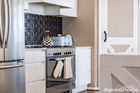 Property photo of 17 Mendel Drive Kelso NSW 2795