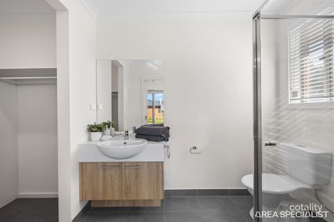 Property photo of 2 Blackscroft Road Thornhill Park VIC 3335