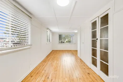 Property photo of 69 Hillview Avenue Newtown QLD 4350