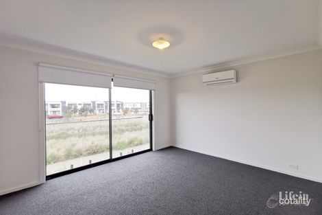 Property photo of 10 Helensburch Passage Cranbourne West VIC 3977