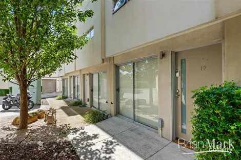 17/1 Clearwater Rise Pde, Truganina, VIC 3029