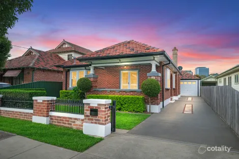 8 Corona St, Hamilton East, NSW 2303