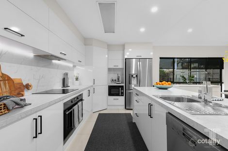 Property photo of 23 Sumner Place Carindale QLD 4152