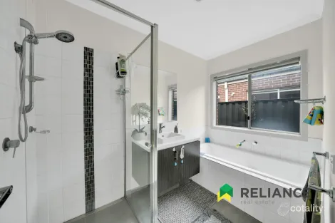 Property photo of 23 Toucan Road Tarneit VIC 3029