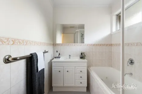 Property photo of 1 Tuckfield Court Macleod VIC 3085