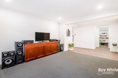 Property photo of 2 Corymbia Lane Cranbourne West VIC 3977
