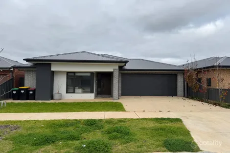 5 GLENARD AVE, STRATHTULLOH, VIC 3338