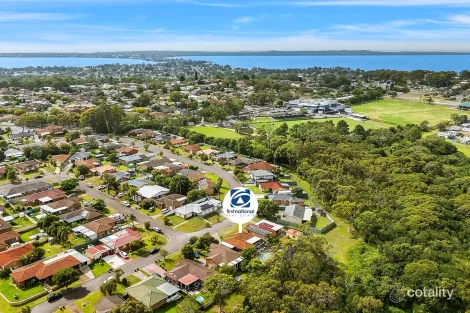 Property photo of 32 Gavin Way Lake Haven NSW 2263