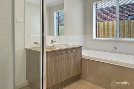 Property photo of 51 Parkrise Boulevard Clyde North VIC 3978