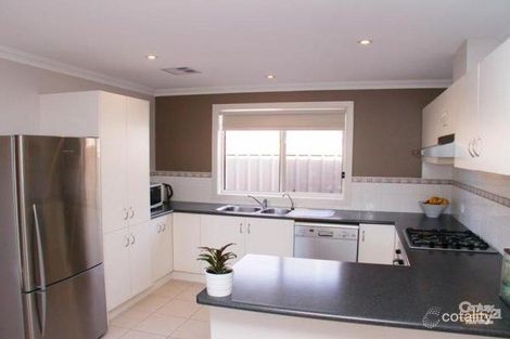 Property photo of 10 McGuire Court Hackham SA 5163