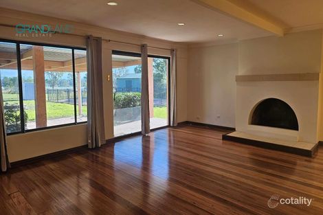 Property photo of 8 Bellevue Close Rossmore NSW 2557