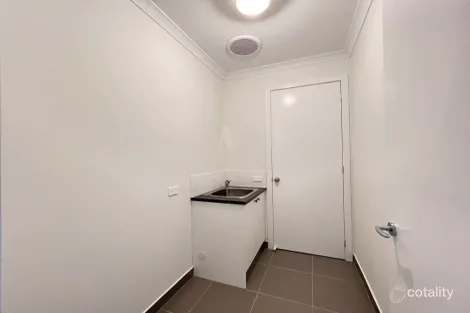 Property photo of 17B Head Street Wendouree VIC 3355