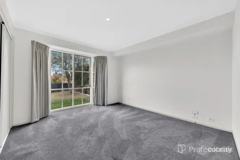 Property photo of 2 Newark Close Werribee VIC 3030