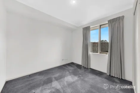 Property photo of 2 Newark Close Werribee VIC 3030
