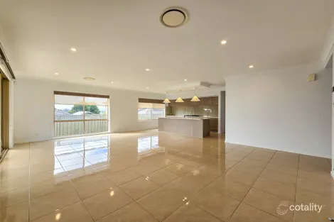 Property photo of 6 McCabe Place Rosemeadow NSW 2560