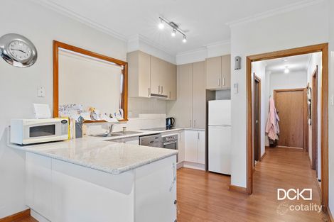 Property photo of 2/5 Clarence Avenue Kennington VIC 3550