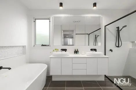 Property photo of 13 New York Way Spring Mountain QLD 4300
