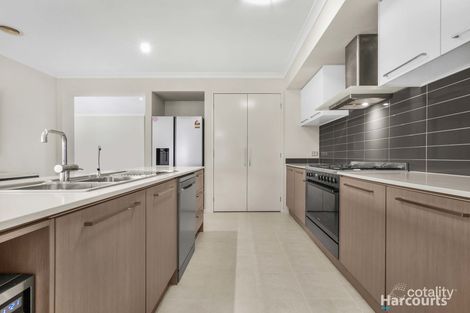 Property photo of 39 Honeyeater Way Pakenham VIC 3810