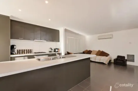 Property photo of 15 Northumberland Circuit Craigieburn VIC 3064