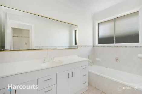 Property photo of 8 Hassett Place St Clair NSW 2759