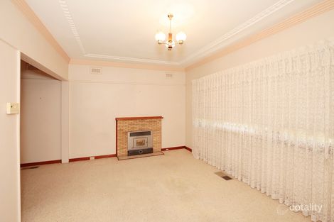 Property photo of 18 Blamey Street Turvey Park NSW 2650