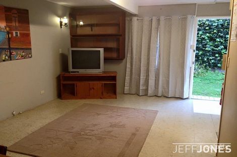 Property photo of 18 Dobbs Street Holland Park West QLD 4121