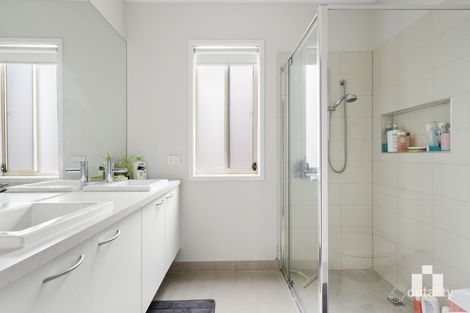 Property photo of 17 Shoal Circuit Doreen VIC 3754