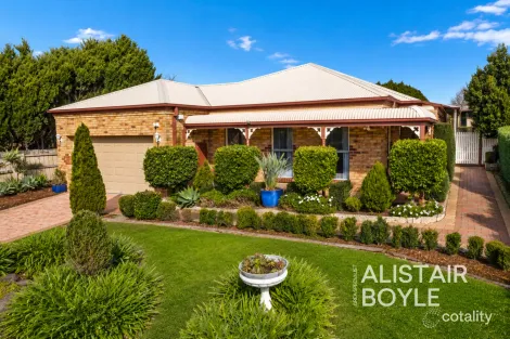 16 Evergold Cl, Narre Warren South, VIC 3805