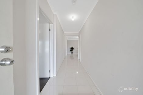 Property photo of 30 Wakefields Drive Brookfield VIC 3338