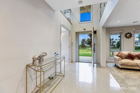 Property photo of 30 Otago Loop Caroline Springs VIC 3023