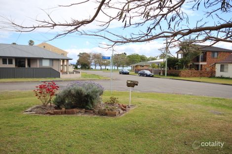 Property photo of 40 Makoro Street Pelican NSW 2281