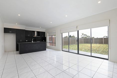 Property photo of 16 Brunswick Crescent Craigieburn VIC 3064
