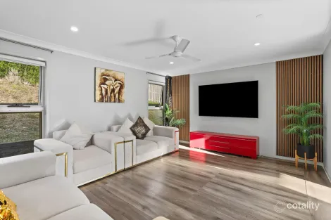 Property photo of 14 Meander Court Ormeau Hills QLD 4208
