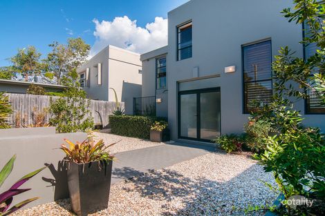 Property photo of 1/10 Thrush Avenue Paradise Point QLD 4216