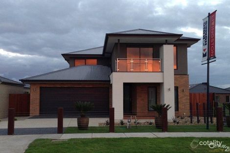 17 Eliburn Dr, Cranbourne East, VIC 3977