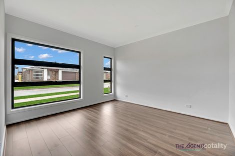 Property photo of 10 Shelterbelt Avenue Weir Views VIC 3338