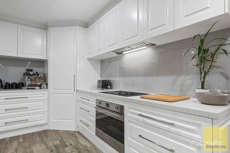 Property photo of 6 Gould Walk Truganina VIC 3029