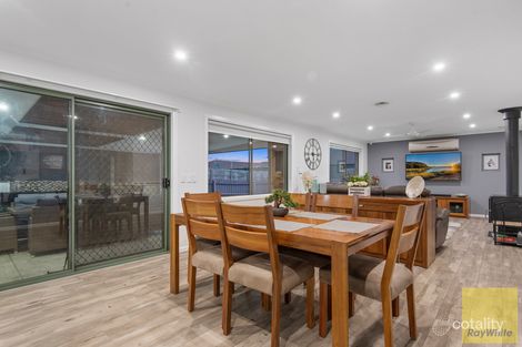 Property photo of 6 Gould Walk Truganina VIC 3029