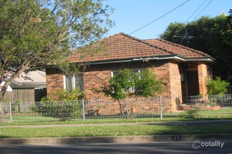 32 Park Rd, East Hills, NSW 2213