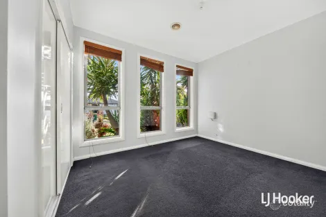 Property photo of 20 Sinclair Crescent Tarneit VIC 3029