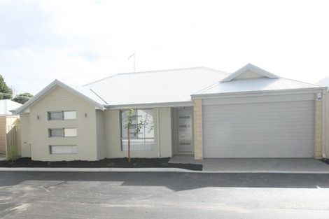 148 Treasure Rd, Queens Park, WA 6107