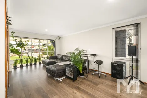 Property photo of 43 Piercy Way Kardinya WA 6163